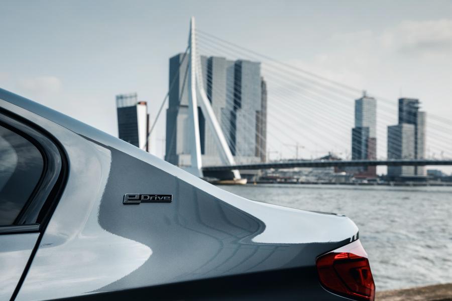 Детали экстерьера BMW 530e M Sport (G30) 2017 года  (WW) (фото 3 из 13)